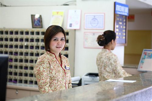 Thumrin Hotel Trang Exterior foto