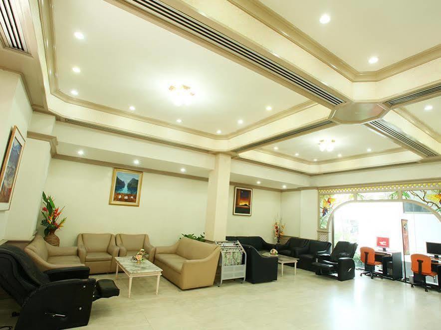 Thumrin Hotel Trang Exterior foto